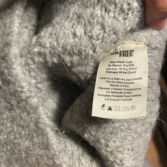 Aritzia Wilfred free grey fuzzy boucle knit turtleneck tunic sweater dress - Picture 4 of 4